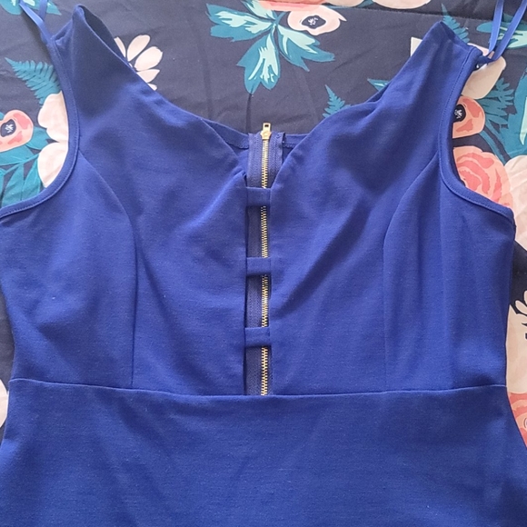 Dress - Picture 6 of 6